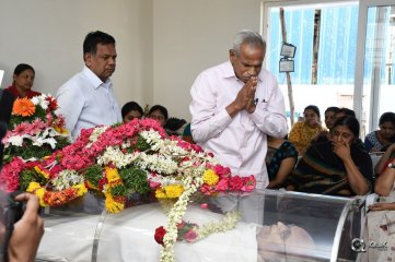 Celebs Pay Condolences to C Narayana Reddy
